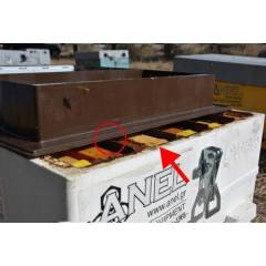 Top feeder anel with divided compartments Feeders