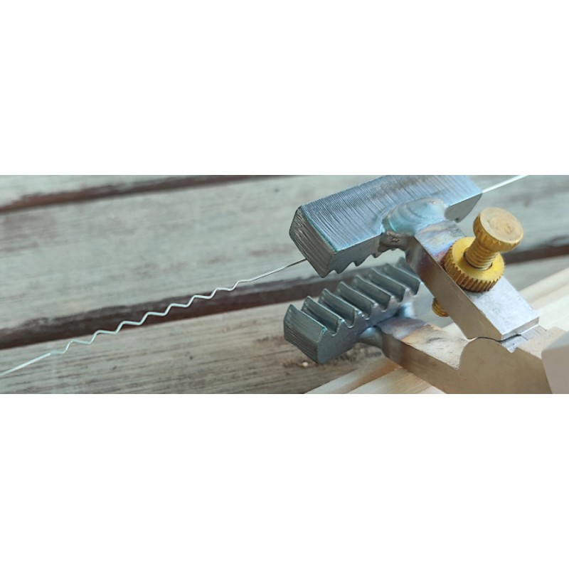 Alicate Zig-Zag para frisar fios em quadros