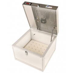 Portable incubator for transporting queen cells Queen Cell Incubators