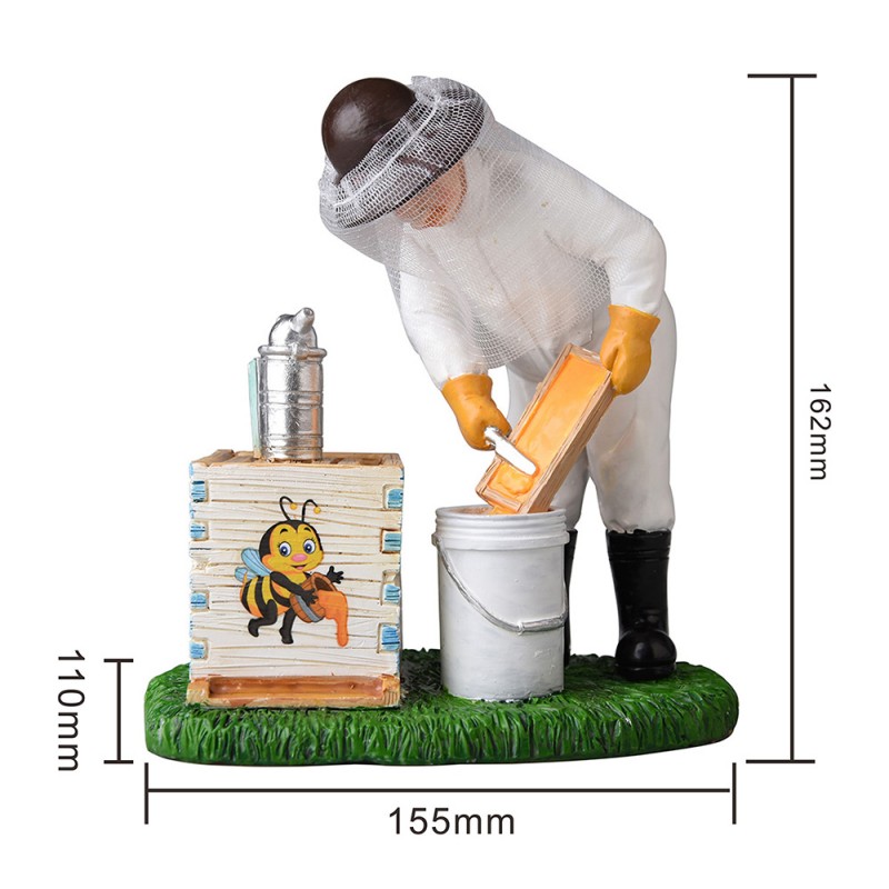 Figurine en résine - Apiculteur récoltant du miel Cadeaux et divers