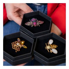 Broche "Mon premier vol" – Abeille jaune avec détails argentés Cadeaux et divers