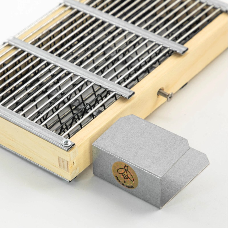 EPO Section Cage for Hive Frame Complementary fight against varroa