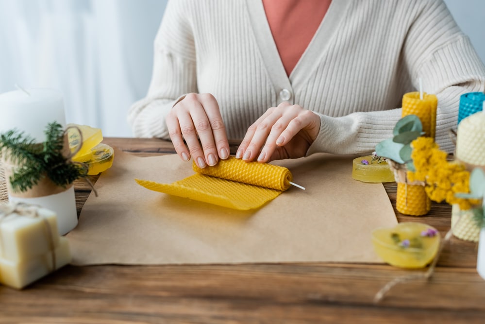 Cómo hacer velas de cera de abeja?